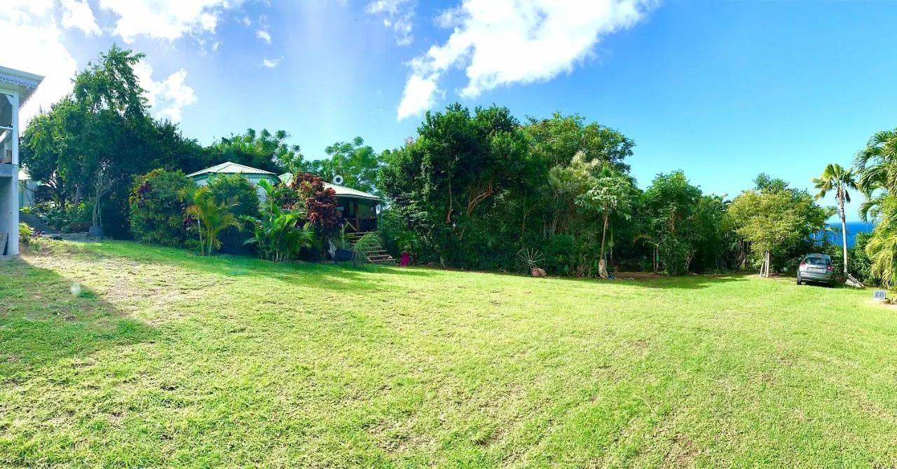 Lodge Colibris: Panoramic Sea and Mountain Views near Caribbean Beach Le Carbet 0*,  Martinique