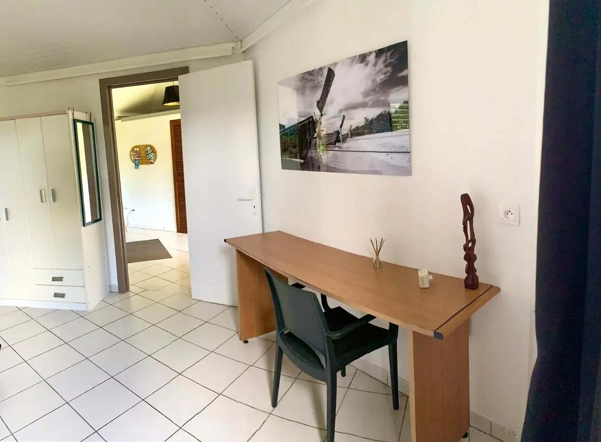 Lodge Colibris: Panoramic Sea and Mountain Views near Caribbean Beach Le Carbet