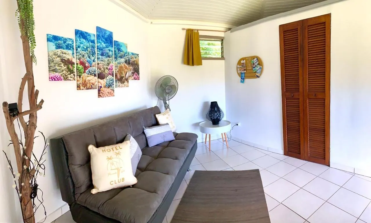 Lodge Colibris: Panoramic Sea and Mountain Views near Caribbean Beach Le Carbet 0*,  Martinique