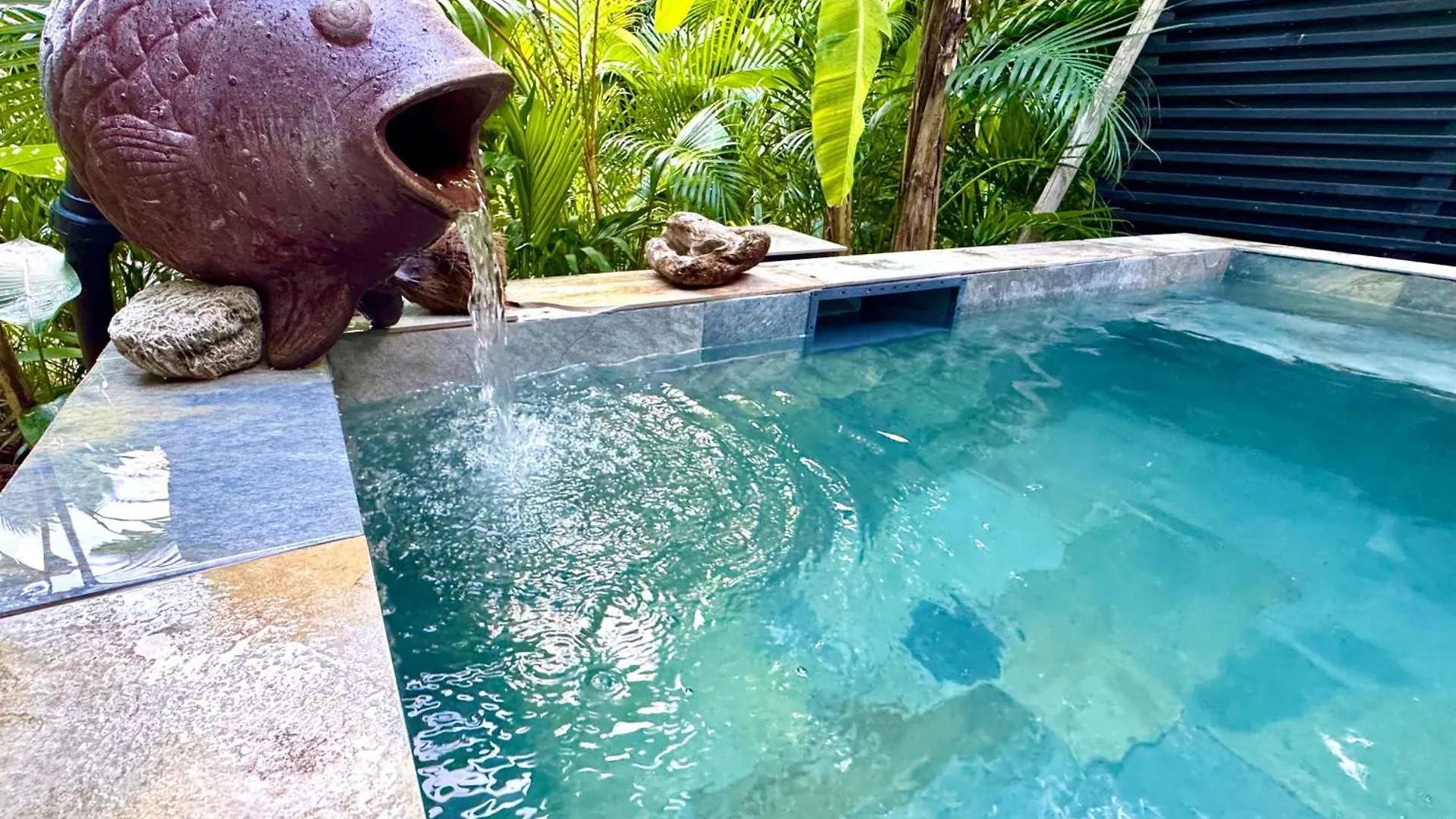 Holiday home Lodge Colibris: Panoramic Sea and Mountain Views near Caribbean Beach Le Carbet Martinique