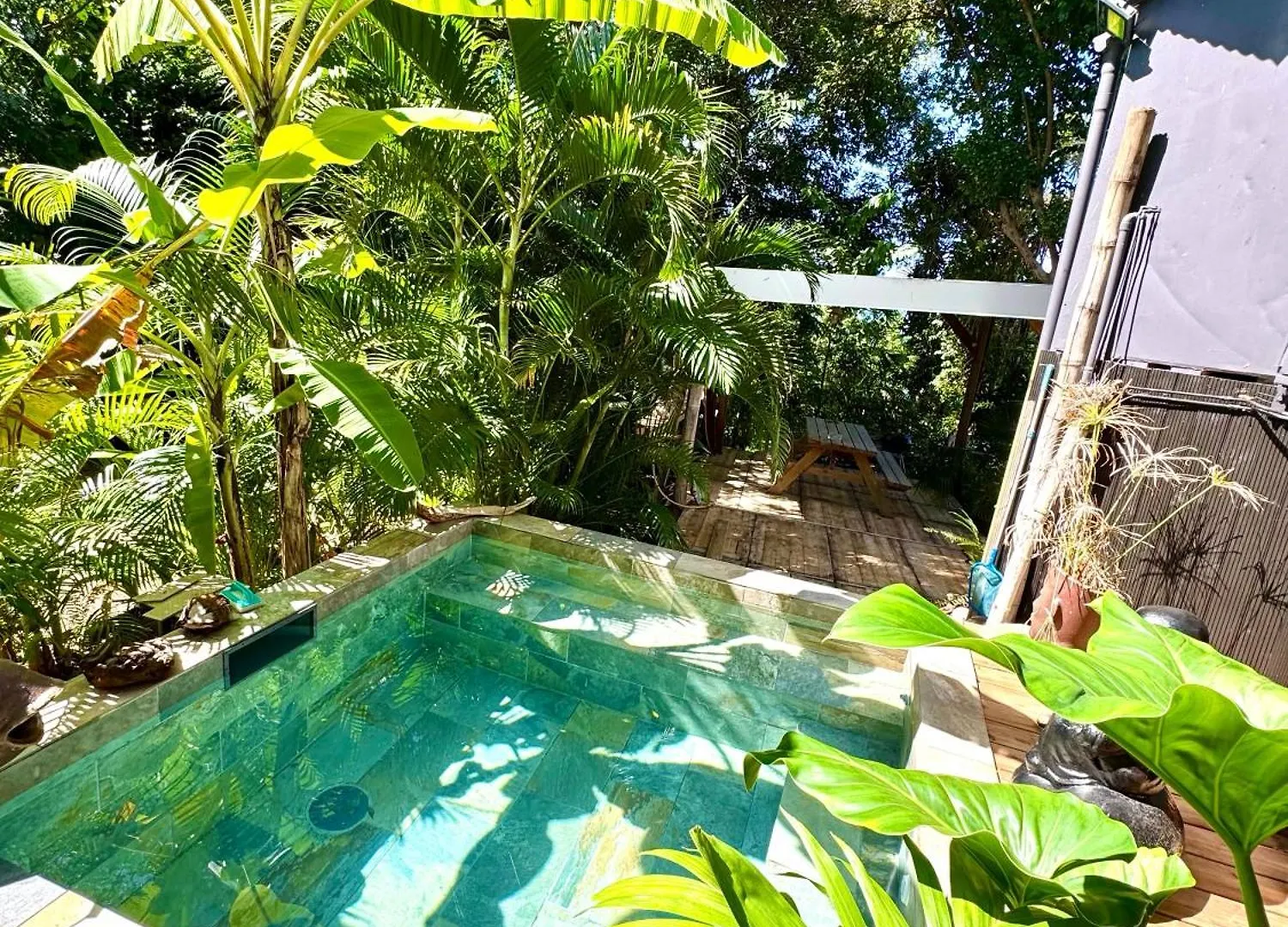 Lodge Colibris: Panoramic Sea and Mountain Views near Caribbean Beach Le Carbet 0*,  Martinique